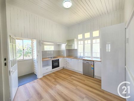 Queenslander Charm with Designer Style - Photo 2