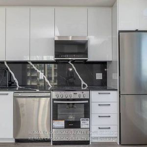 Sheppard/Wilson Heights Luxury 2Bdrm +Den Twnhouse 3Washrooms Terrace - Photo 2