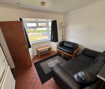 102 Alan Moss Road - Engineering Side & Parking Loughborough - Photo 2
