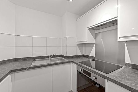 A newly refurbished two bedroom apartment in a convenient City location - Photo 2