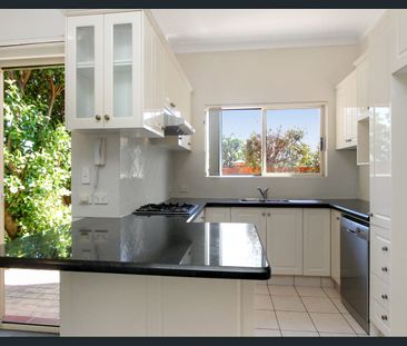 3 Bedroom townhouse in great location - Photo 4