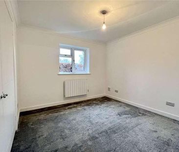 Old Coach Drive, High Wycombe, HP11 - Photo 2