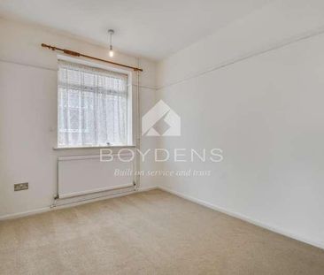 Dove Crescent, Harwich, CO12 - Photo 3