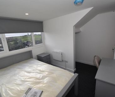 4 bedroom flat to rent - Photo 5