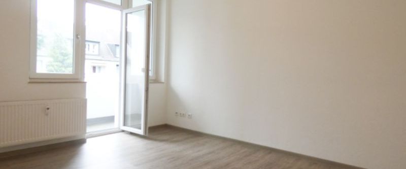 ** Modernisierte 2-Zi-Wohnung mit Wohnküche und Loggia in beliebter Lage von Essen-Frohnhausen ** - Photo 1