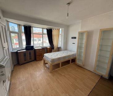 Studio Flat, Evelyn Avenue, NW9 - Photo 4