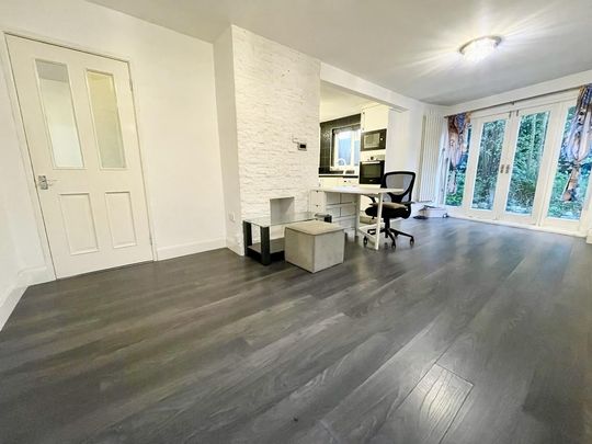 3 bedroom terraced house to rent - Photo 1