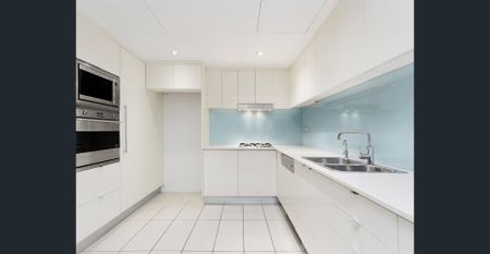 Well kept apartment in desirable location - Photo 3