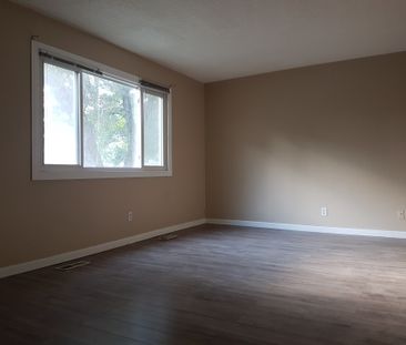 827 EMPRESS 2 BEDROOM SUITE - Photo 2