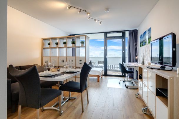 Near BMW: Temporary living in 1-room apartment in Schwabing - Photo 1
