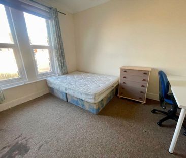 IDEAL FOR FIVE SHARERS, BOURNEMOUTH-P00146 - Photo 6
