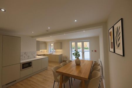 6 bedroom detached house to rent - Photo 5