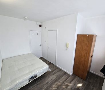 Studio Flat, Greenwood House, N22 - Photo 3