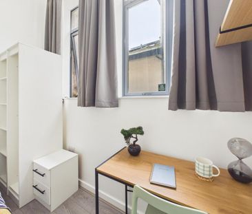 3 bedroom flat to rent - Photo 6