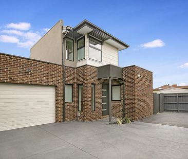 MODERN GLENROY 2 BEDROOM TOWNHOUSE - Photo 6