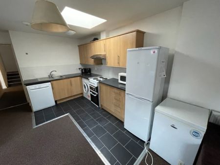 4 Bed Student Accommodation - Photo 3