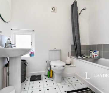 3 bedroom apartment to rent High Street, Deanshanger, MK19 6HR - Photo 5