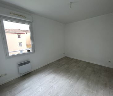 Location Appartement 2 pièces 50m² LA ROCHE SUR YON 85000 - Photo 2