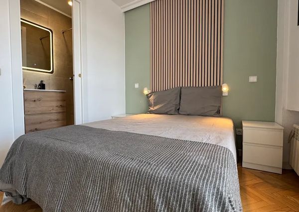 Calle de Tribaldos, Madrid, Community of Madrid 28043