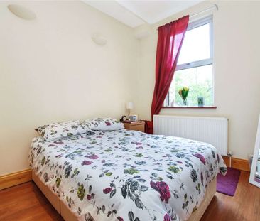 Three bedroom furnished flat, perfect for sharers and moments from ... - Photo 6