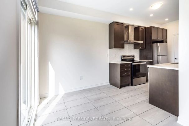 Condo Townhouse For Lease | W9244604 - Photo 1