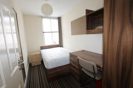 4 bedroom flat to rent - Photo 3