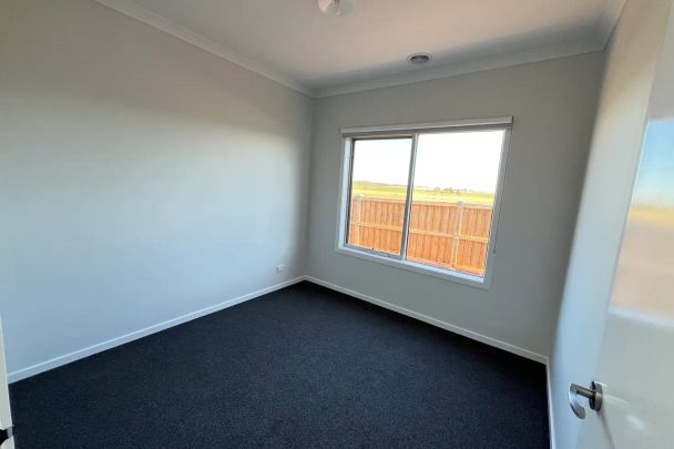 “Brand New 4 bedroom house in Truganina - Solar panels installed !!!” - Photo 1