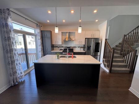 For Lease - 231 OSTERLEY Way, Stittsville - Munster - Richmond, Ontario - Photo 3