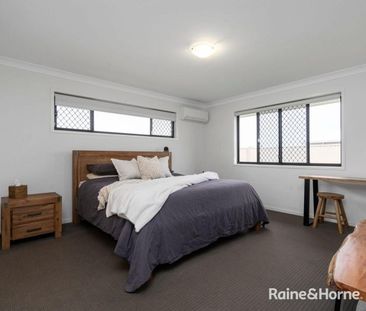 MODERN FAMILY LIVING IN BAYSIDE LOCATION - Photo 2