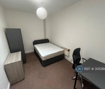 3 bedroom flat to rent - Photo 3