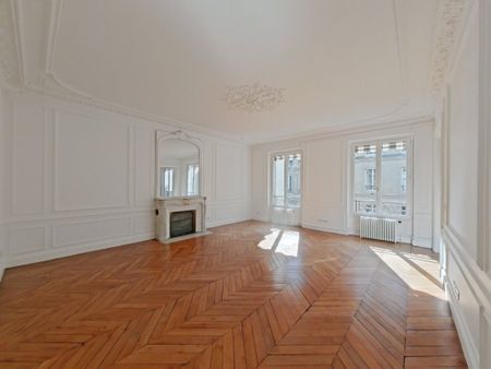 Location Appartement 5 pièces 156m² PARIS 8ème - Photo 2