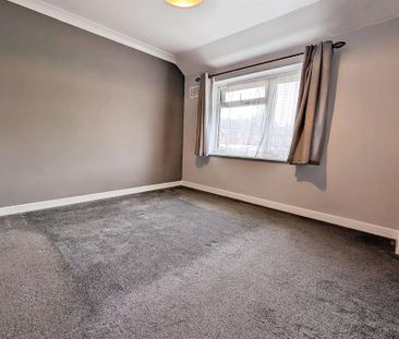 3 bedroom end of terrace house to rent - Photo 4