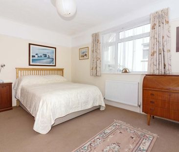 Griffiths Avenue, Lancing - Photo 2