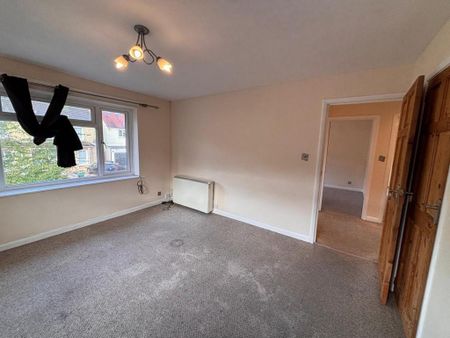 2 bedroom maisonette to rent - Photo 2