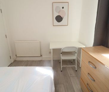 Room in a Shared House, Monega Road, E7 - Photo 2