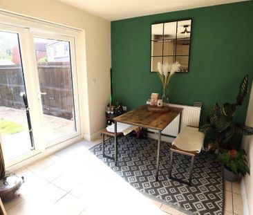 3 bedroom end of terrace house to rent - Photo 2