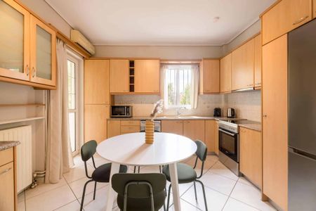 Chalandri Living: 3-Bedroom Luxury Apartment - Φωτογραφία 5