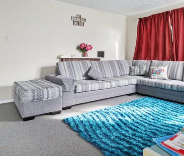 Home in Manurewa! - Photo 1