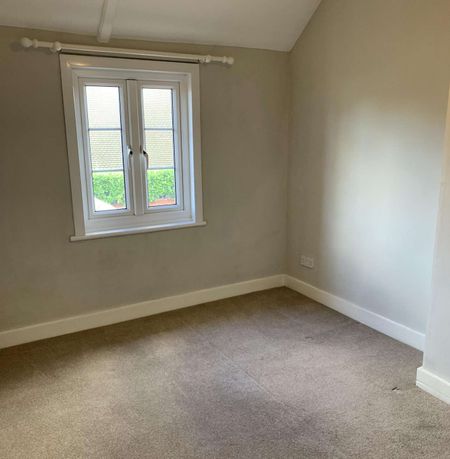 Three bedroom semi-detached property in a village location. Pets considered. - Photo 2