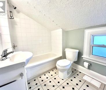 164 CENTRE STREET N - Photo 6