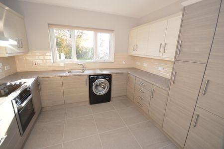 3 Bed Detached Bungalow - Photo 3