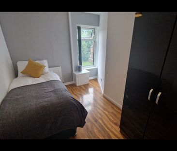 Room in a Shared Flat, Polygon Road, M8 - Photo 5