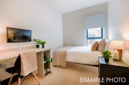 5 Beds 1 bath - Photo 3