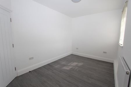 4 bedroom flat to rent - Photo 5