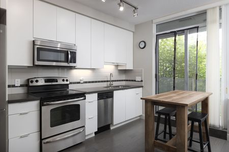 9025 Highland Crt (3rd Floor), Burnaby - Photo 2