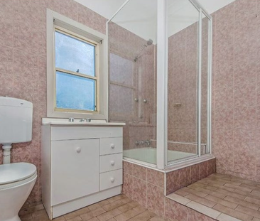 Spacious Three-Bedroom Home - Photo 2