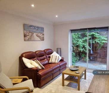 4 bedroom end of terrace house to rent - Photo 2