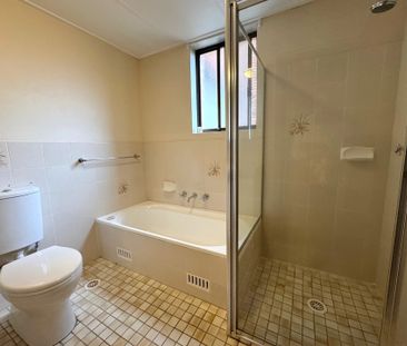 Large 2 Bedroom Unit - Great Location - Photo 3