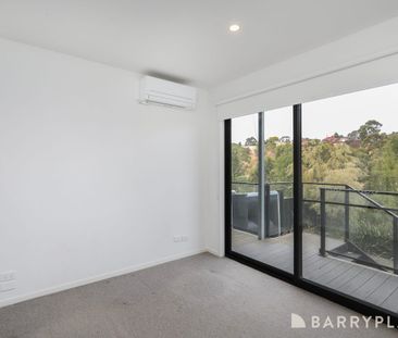 Brilliantly positioned in the heart of the PACE estate with breath ... - Photo 2