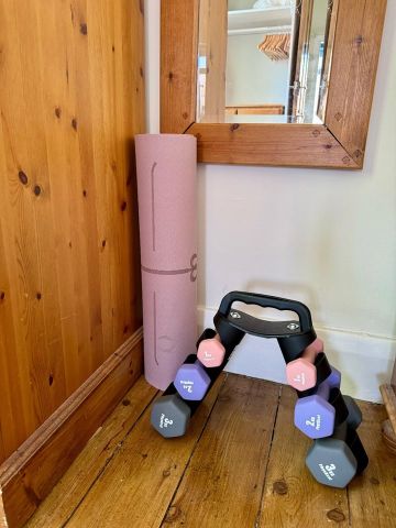 2 Bed Semi-Detached House, London, SW20 - Photo 2